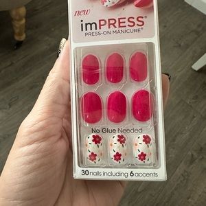 1 Set of Kiss Impress Press On Nails